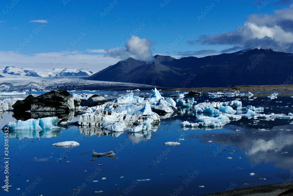 Naklejka premium Jökulsárlón glacier lagoon, Iceland