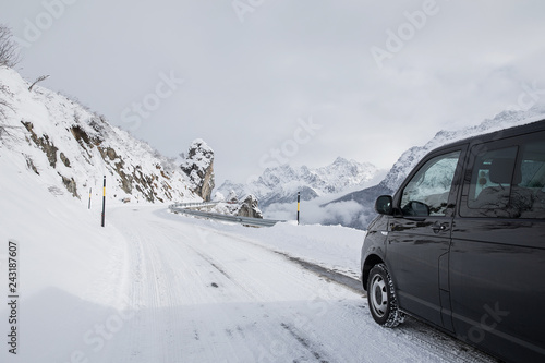 Driving along a snowcapped pass © Miriam