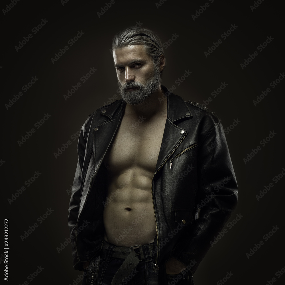 Obraz premium Portrait of tough old man in studio, shallow depth of field