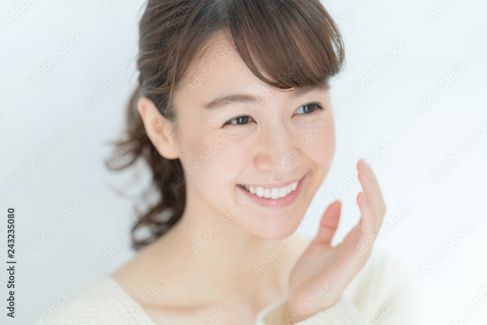 スキンケア・若い女性 スキンケア・若い女性