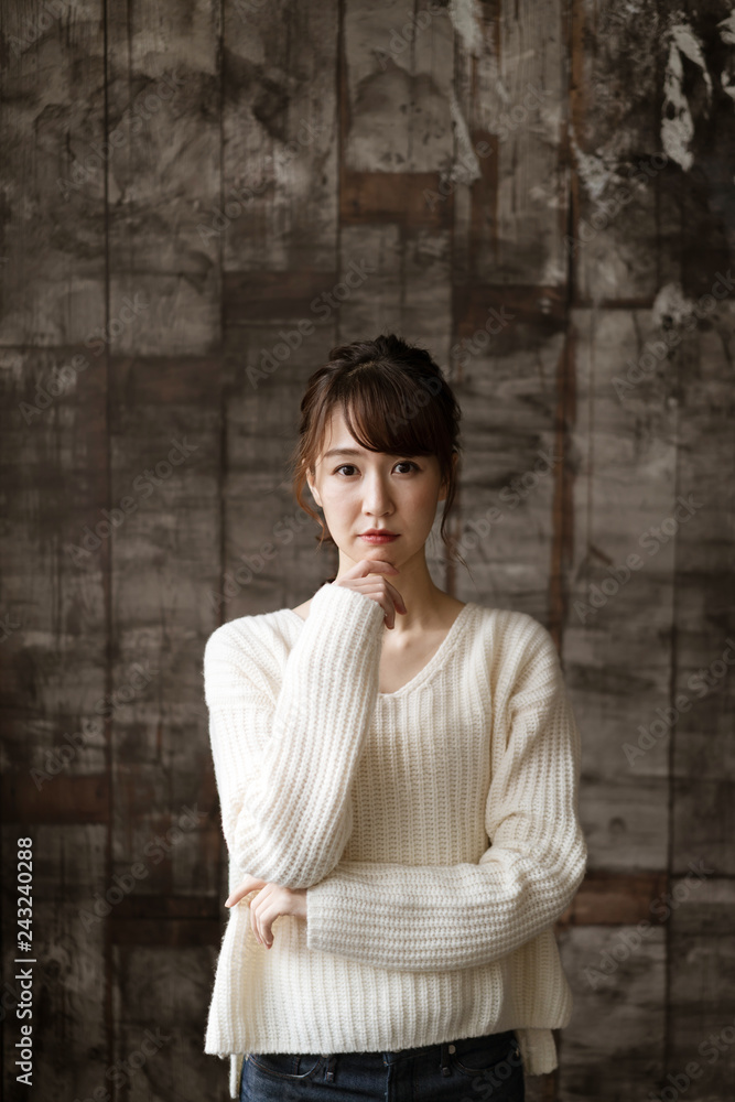 悩む女性 悩む女性