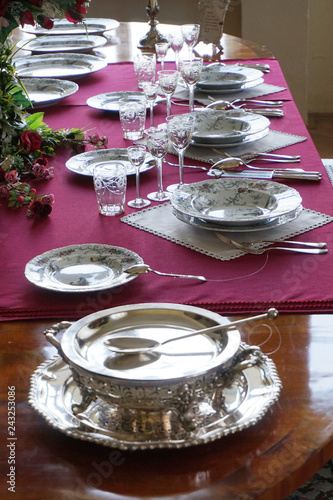 old place setting table