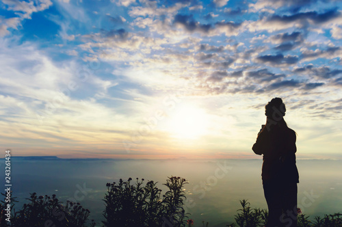 Tableau sur toile silhouette women traveller standing to see the highland mountains