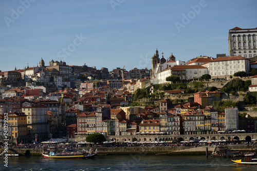Fototapeta Naklejka Na Ścianę i Meble -  view of the city of porto portugal