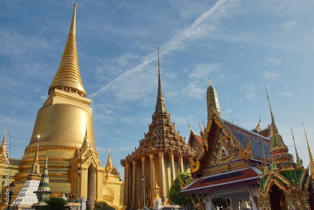 Fototapeta premium Buddhist temples in Bangkok, Thailand