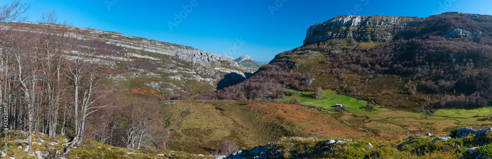 Trail to Canalahonda, Collados del Asón Natural Park, Soba Valley, Valles Pasiegos, Cantabria, Spain, Europe