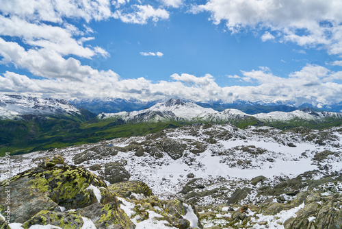 Berge mit Schnee im Alpen Gebirge