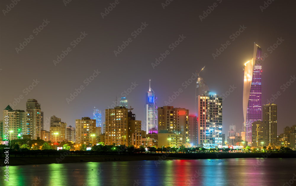 Obraz premium Night skyline of Kuwait City