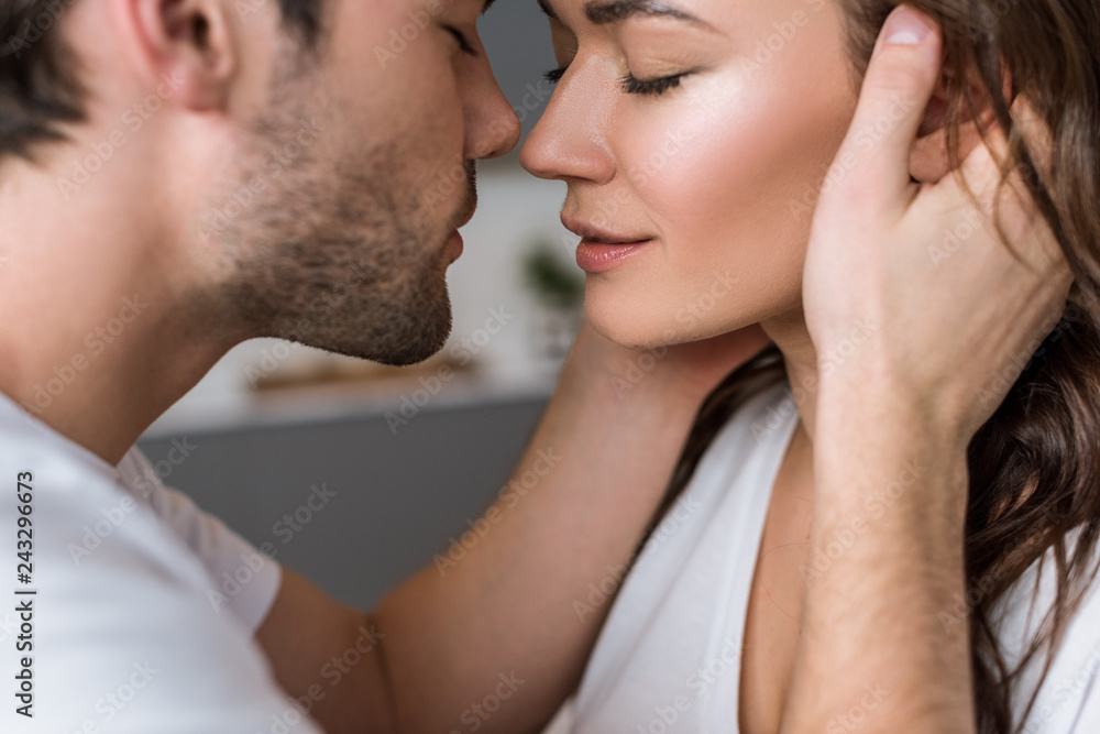 Naklejka premium close up of attractive woman and sensual man with closed eyes