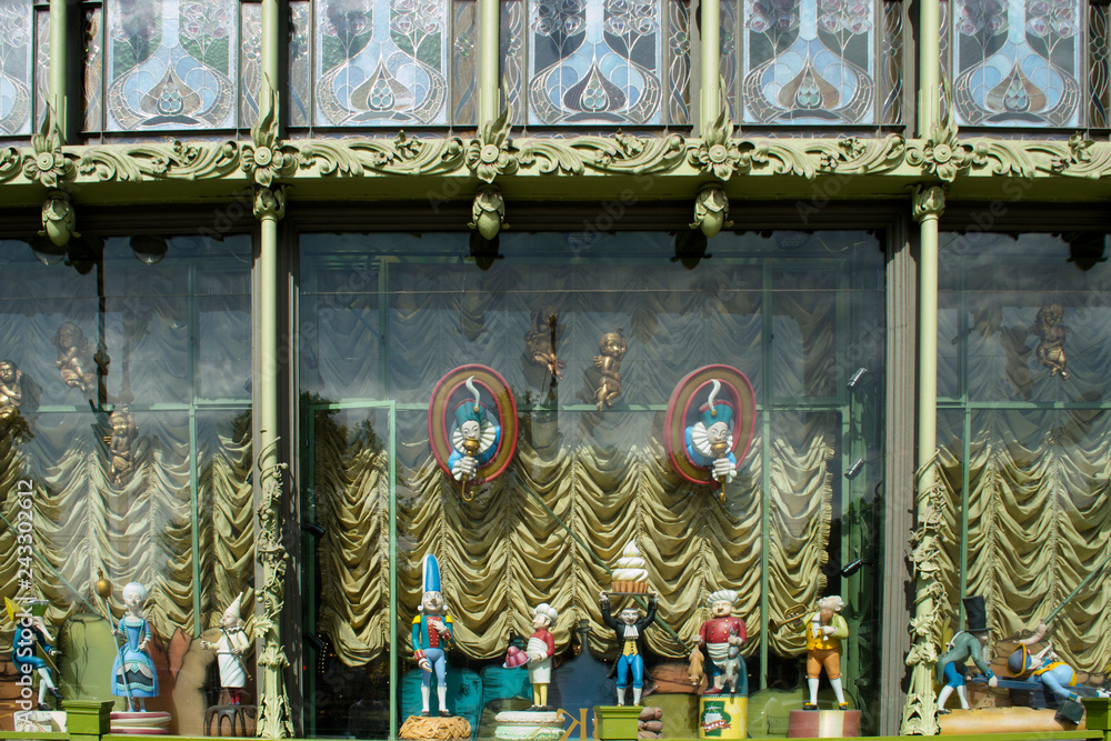 Obraz premium dolls in the window, sculptures, stained glass windows, modern architecture of the buildings of St. Petersburg