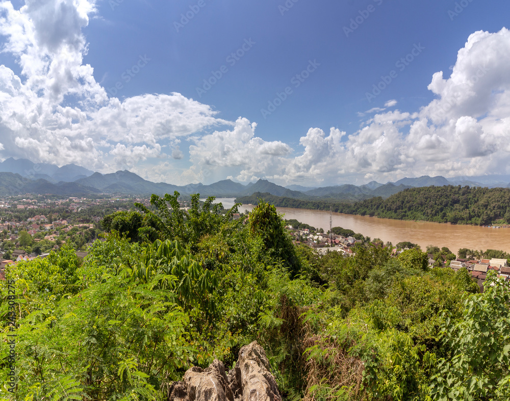 Obraz premium Top of Mount Phou Si panorama to Luang Prabang and Mekong river, Laos.
