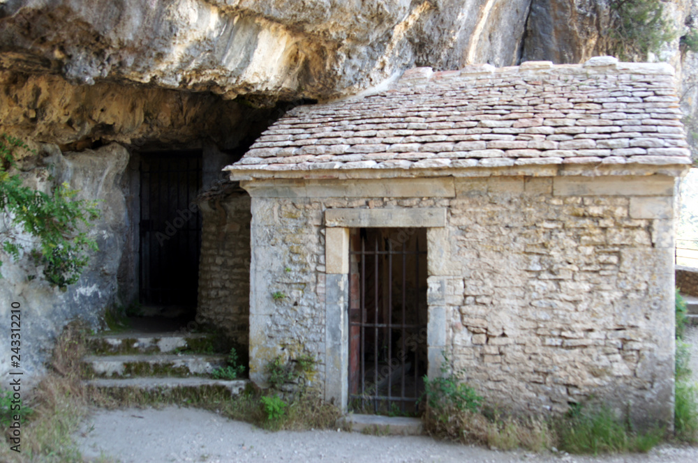 Chapelle Saint Vérédême et grotte de la Baume
