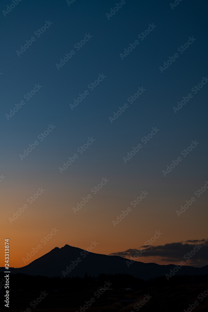 シルエット筑波山冬夕景