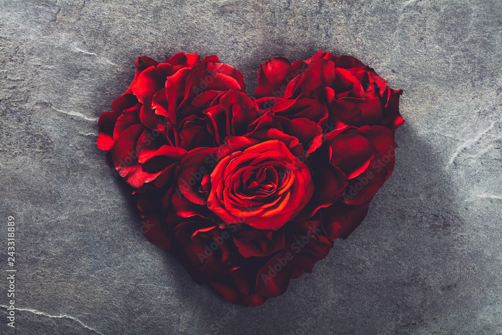 Red roses in heart shape - obrazy, fototapety, plakaty 