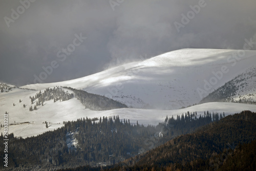 SCHNEESTURM IN DEN ALPEN . GLEINALPE photo