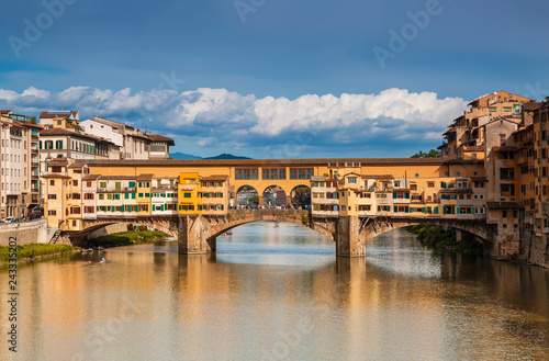 The Ponte Vecchio bridge in Florence, Italy © vesta48