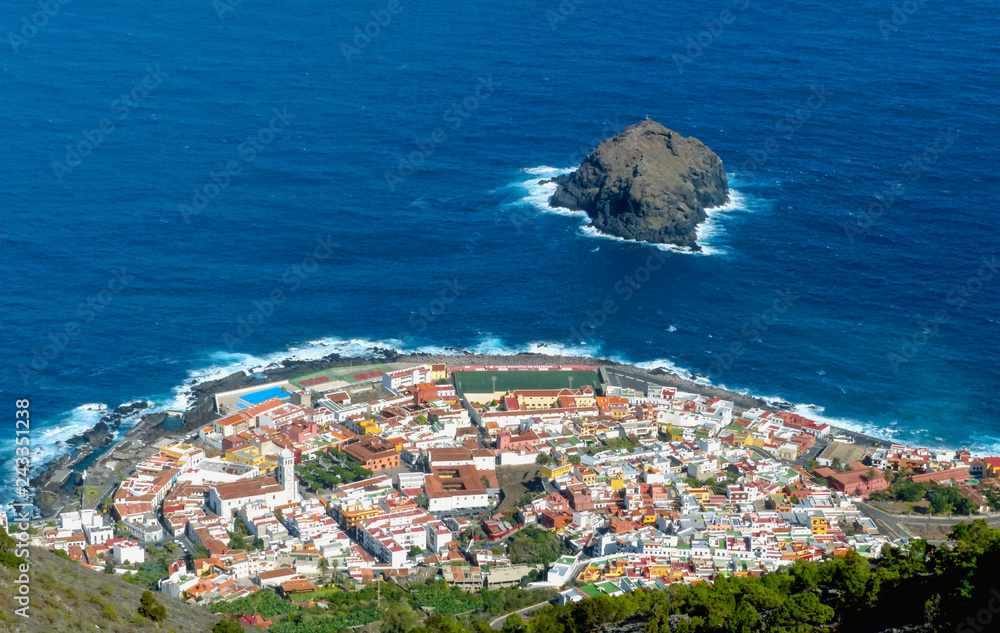 Naklejka premium historical part of the city overlooking the tenerife