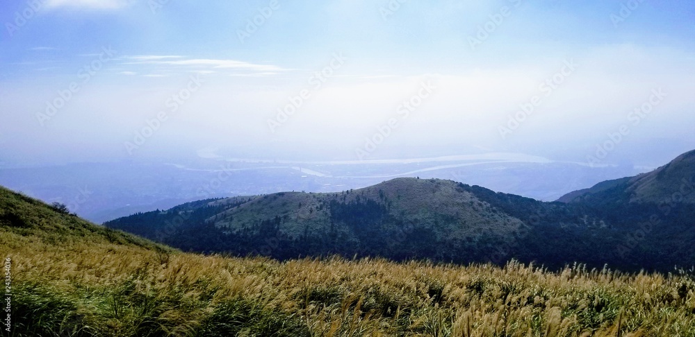 Obraz premium Hiltop view