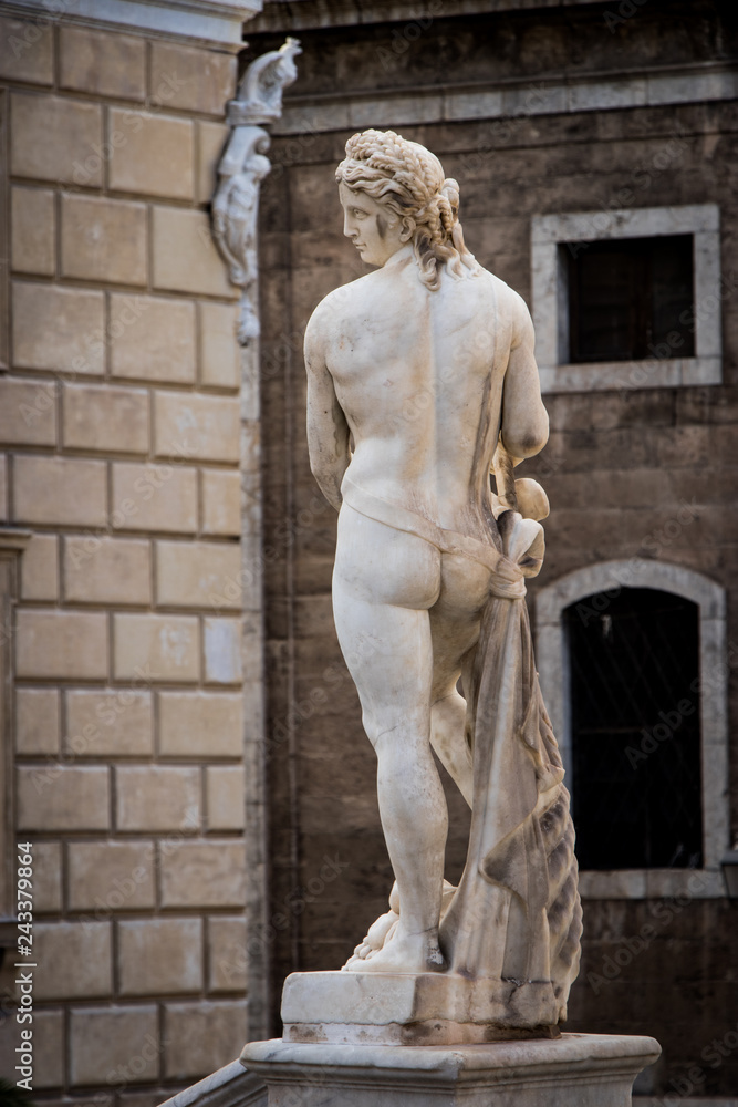 Obraz premium le Statue di Piazza Pretoria Palermo