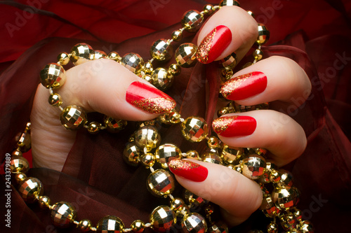Canvas Print golden glittered red nails