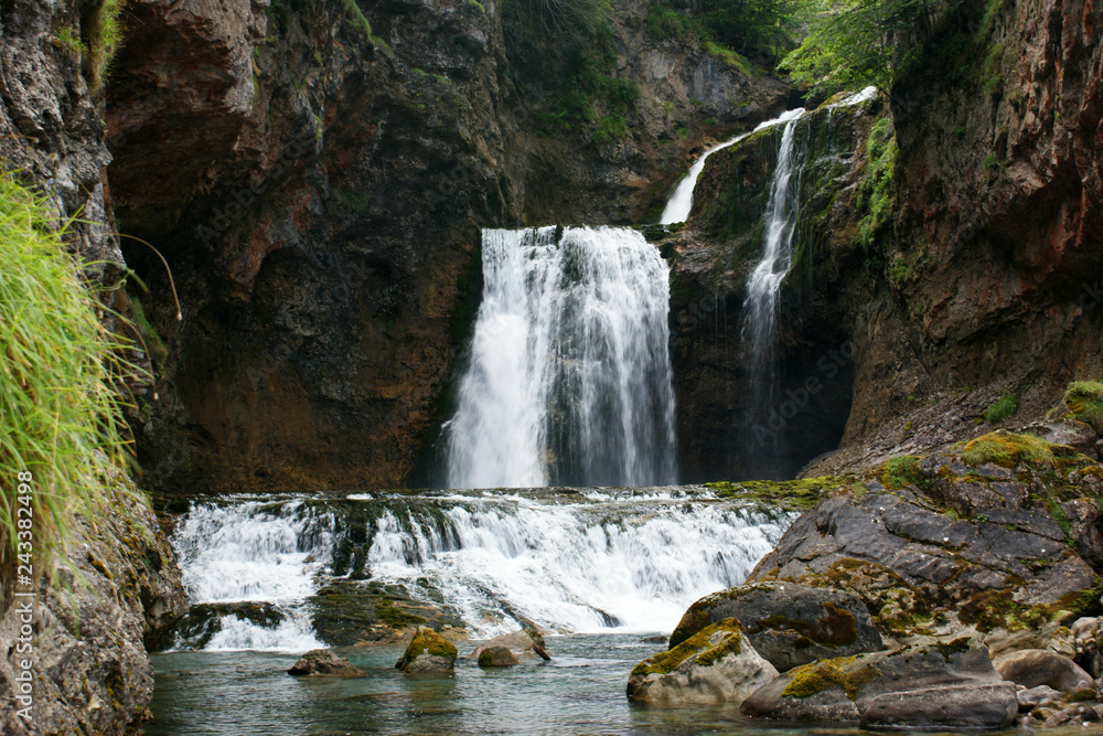 Cascada agua Monte Perdido, Pirineos Cascada agua Monte Perdido, Pirineos