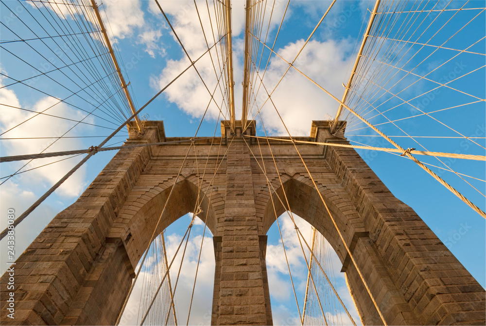 Fototapeta premium Brooklyn Bridge at sunset in New York City