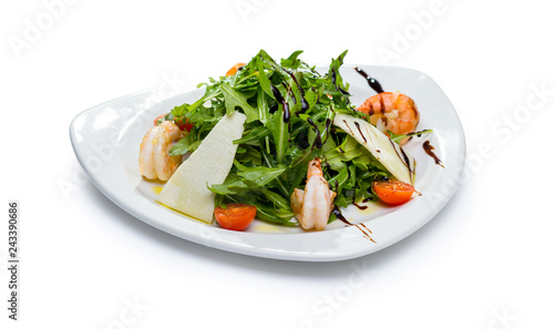 arugula salad with shrimp and Parmesan cheese
