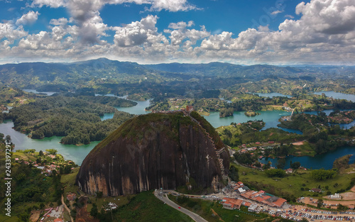 Canvas Print The amazing rock of Guatape (Piedra Del Penol) and Lake in Guatape landscape vie
