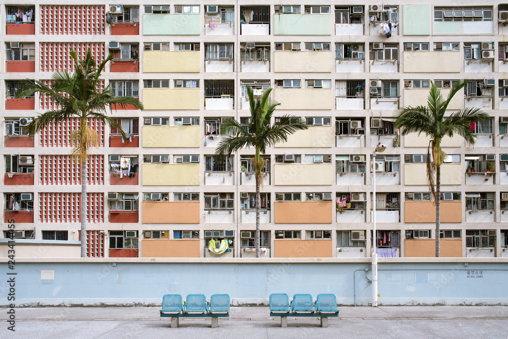 Obraz premium Rainbow Estate in Choi Hung, Hong Kong 香港の虹色の団地 彩虹邨