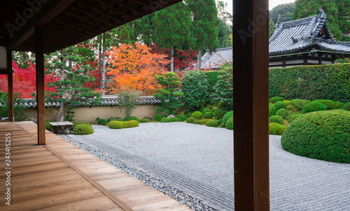 京都 一休寺の方丈庭園と紅葉 