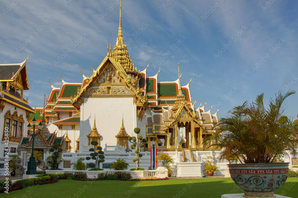 Fototapeta premium Buddhist temples in Bangkok, Thailand