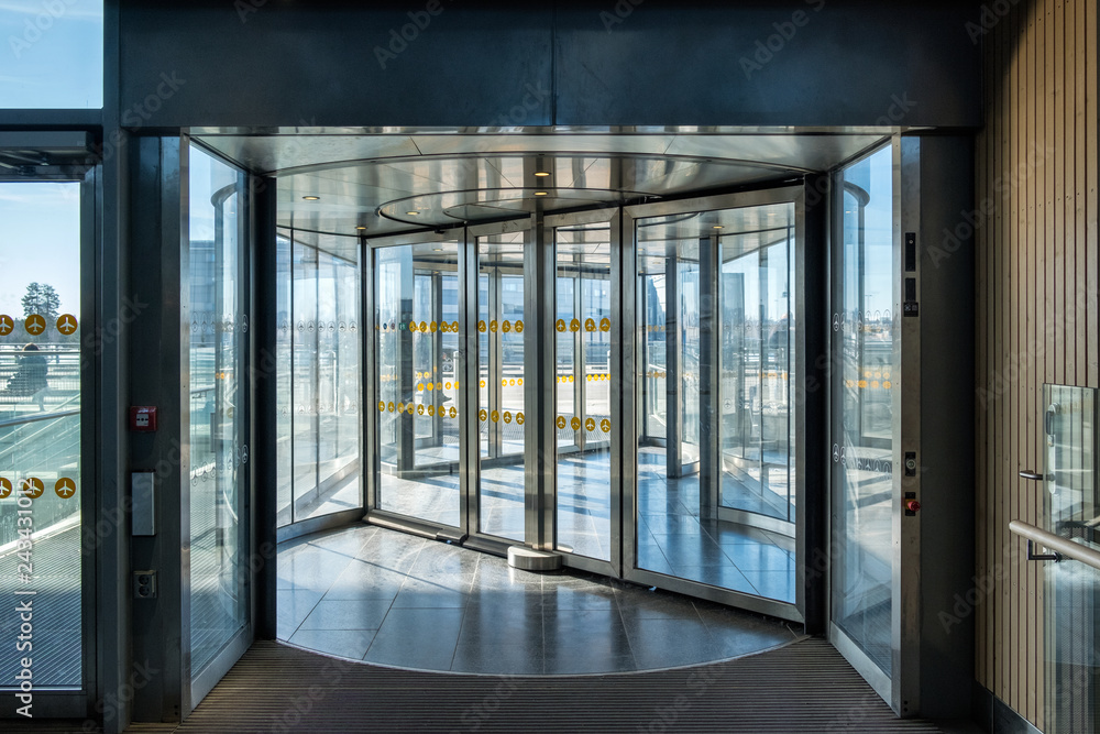 Foto Front revolving transparent automatic rotate door