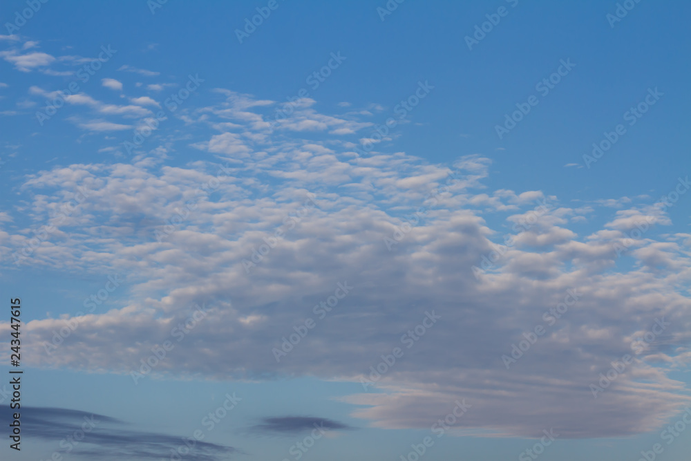 Naklejka premium 青い空と白い雲