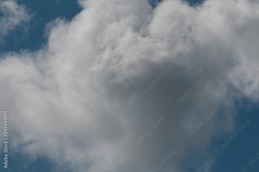 in den Wolken