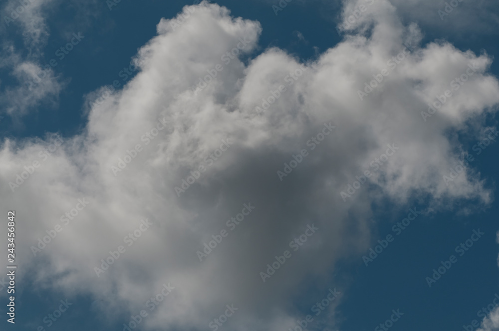 in den Wolken