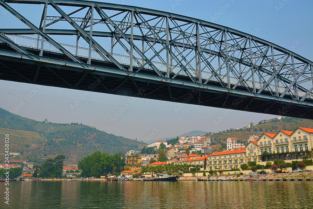 Fototapeta premium View from the Douro river to Pinhao vilage in Portugal 