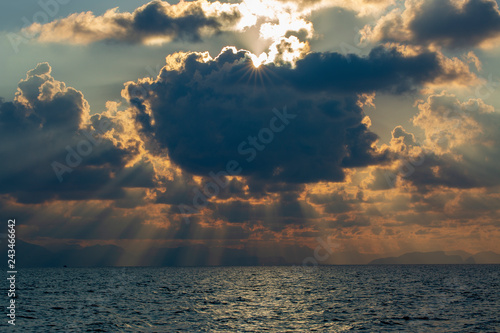 Tramonto spiaggia nuvole