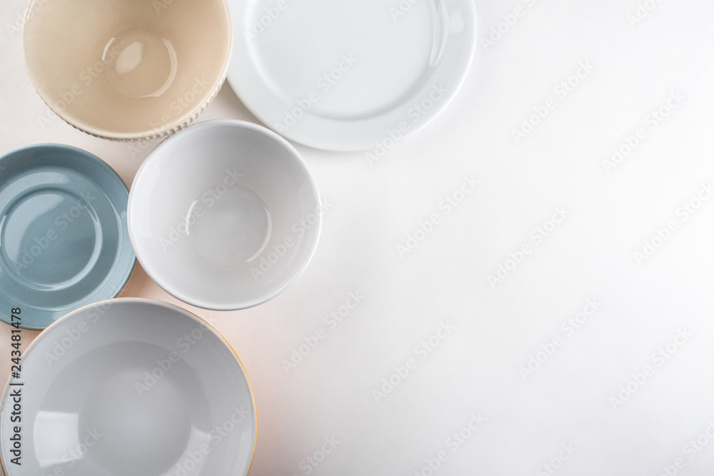 Different plates and mixing bowls