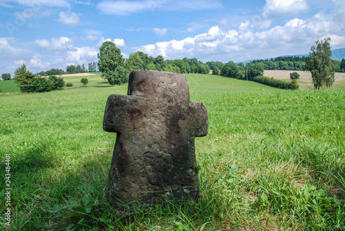 Canvastavla Conciliation cross, Stone cross, Memento mori