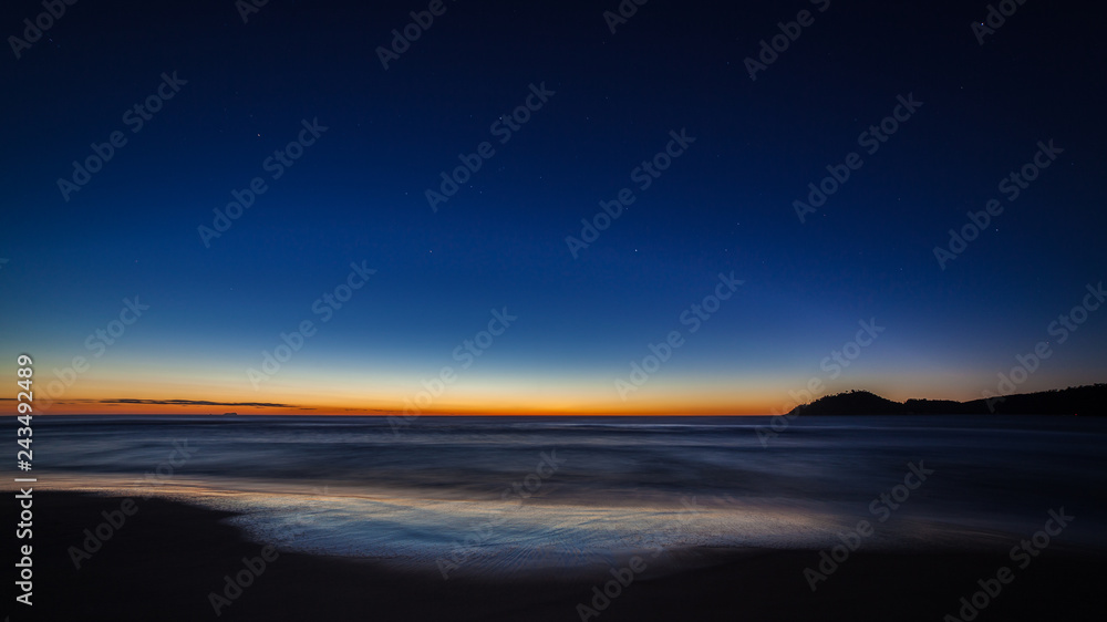 Fototapeta premium Aurora, dia raiando no praia