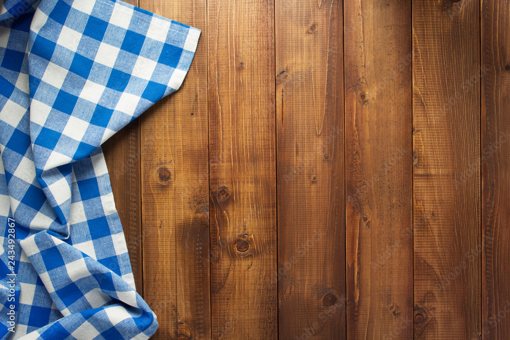 Obraz premium checked cloth napkin at wooden table