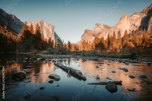 Obraz na płótnie Yosemite National Park at sunset, California, USA w salonie