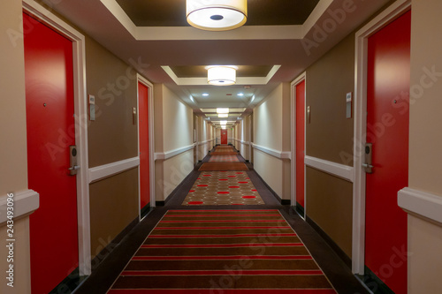 Canvastavla POV of walking in long corridor