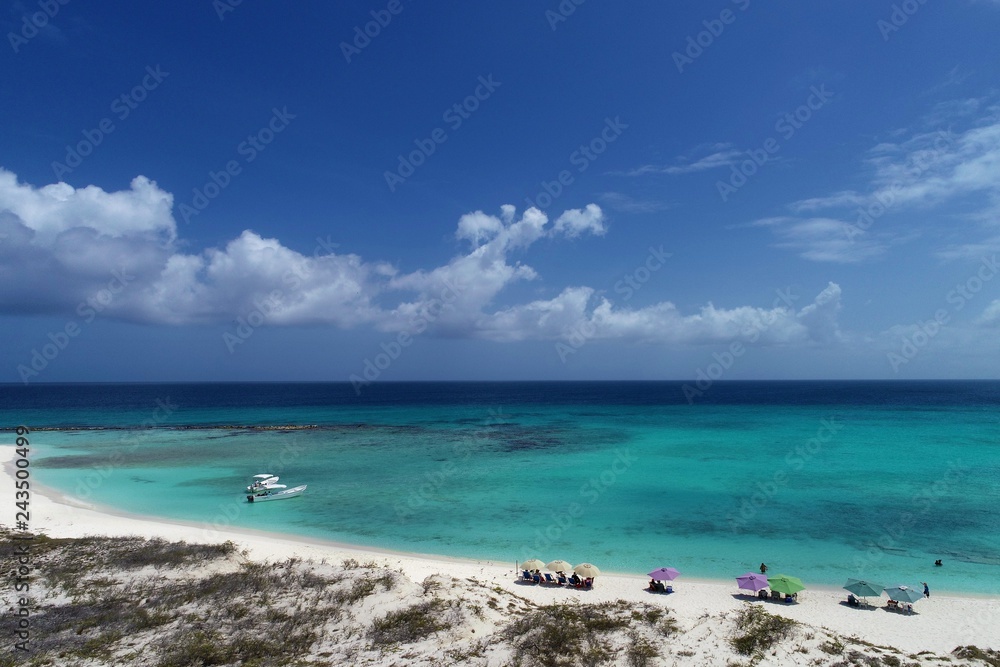 Los Roques, Caribbean beach. Vacation in the blue sea and deserted islands. Peace and a dream. Fantastic landscape