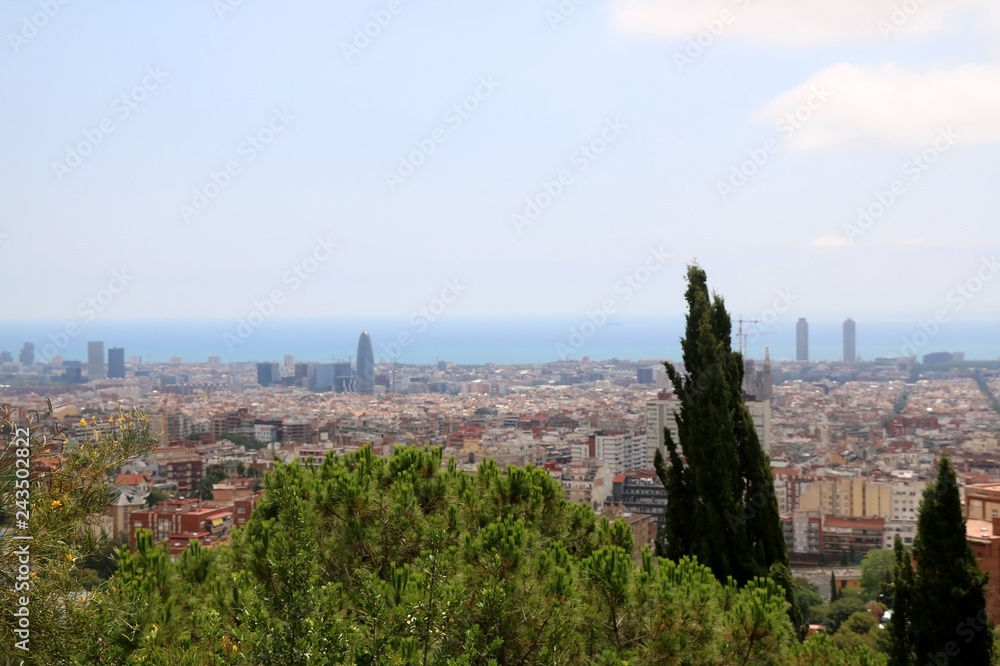 Fototapeta premium Aerial view of Barcelona from Park Güell.