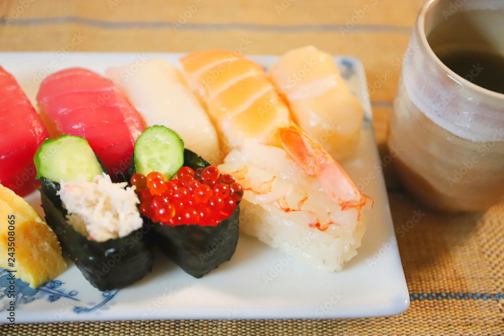 日本食のお寿司 イクラやカニやマグロ サーモン イカ エビなど Stock Photo Adobe Stock