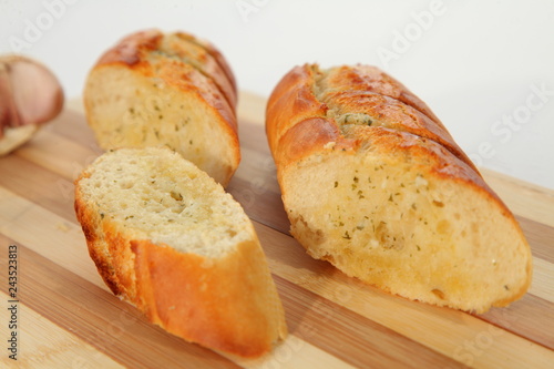 Crispy garlic baguette slices
