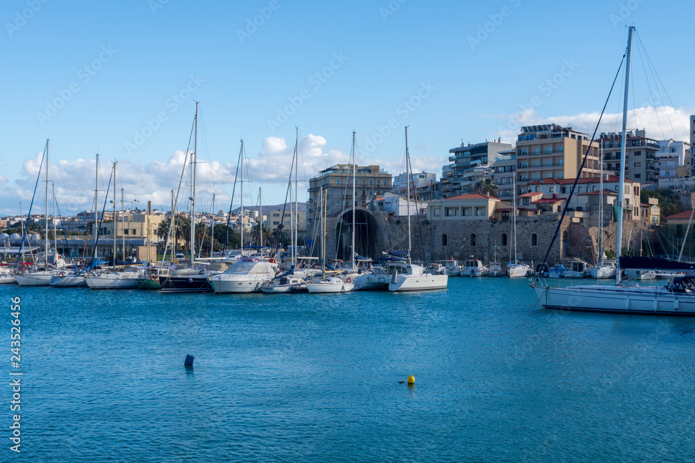 Obraz premium ort of Heraklion with the old dockyards.