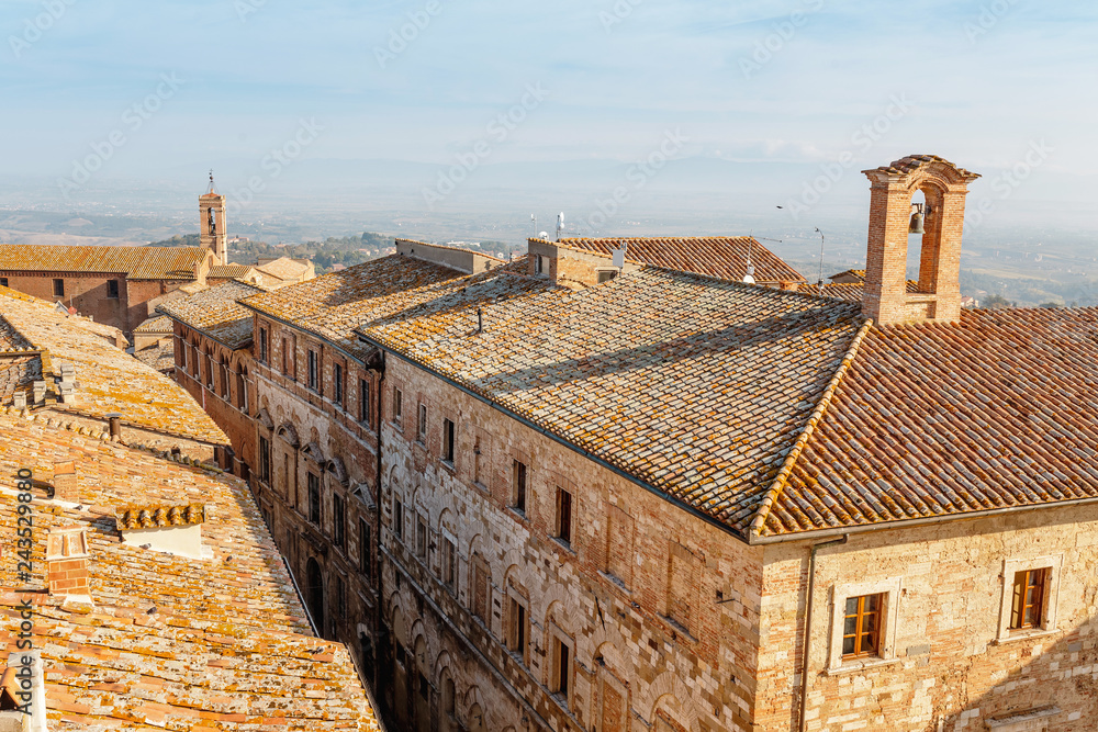 Obraz premium Cityscape view of the Old Tuscany town of Montepulciano, Italy