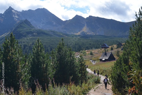 Tatry - szlak niebieski na Halę Gąsienicową photo